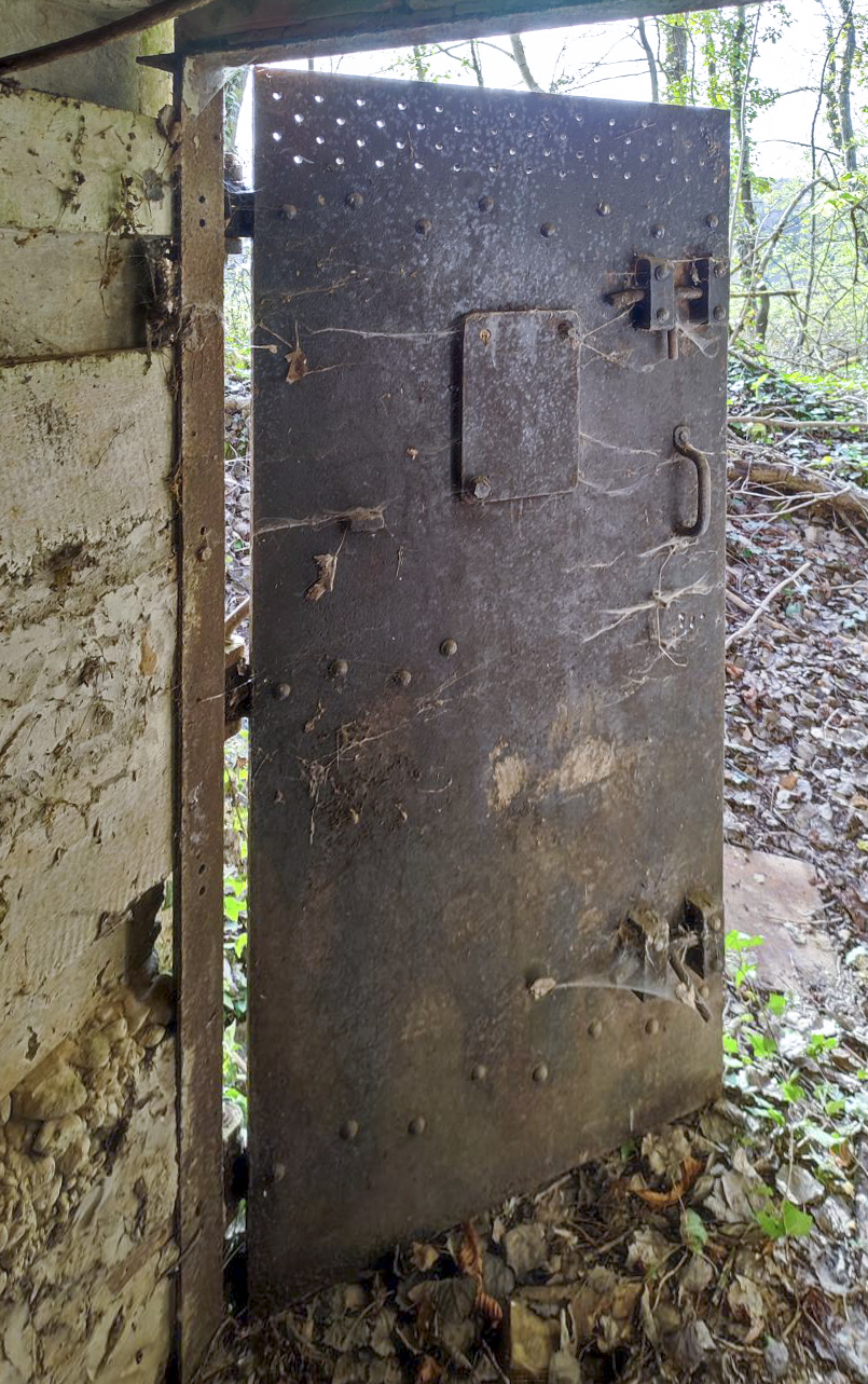 Ligne Maginot - LIEBFRAUENTHAL - (Casemate d'infanterie) - Porte renforcé et fermeture - JL
