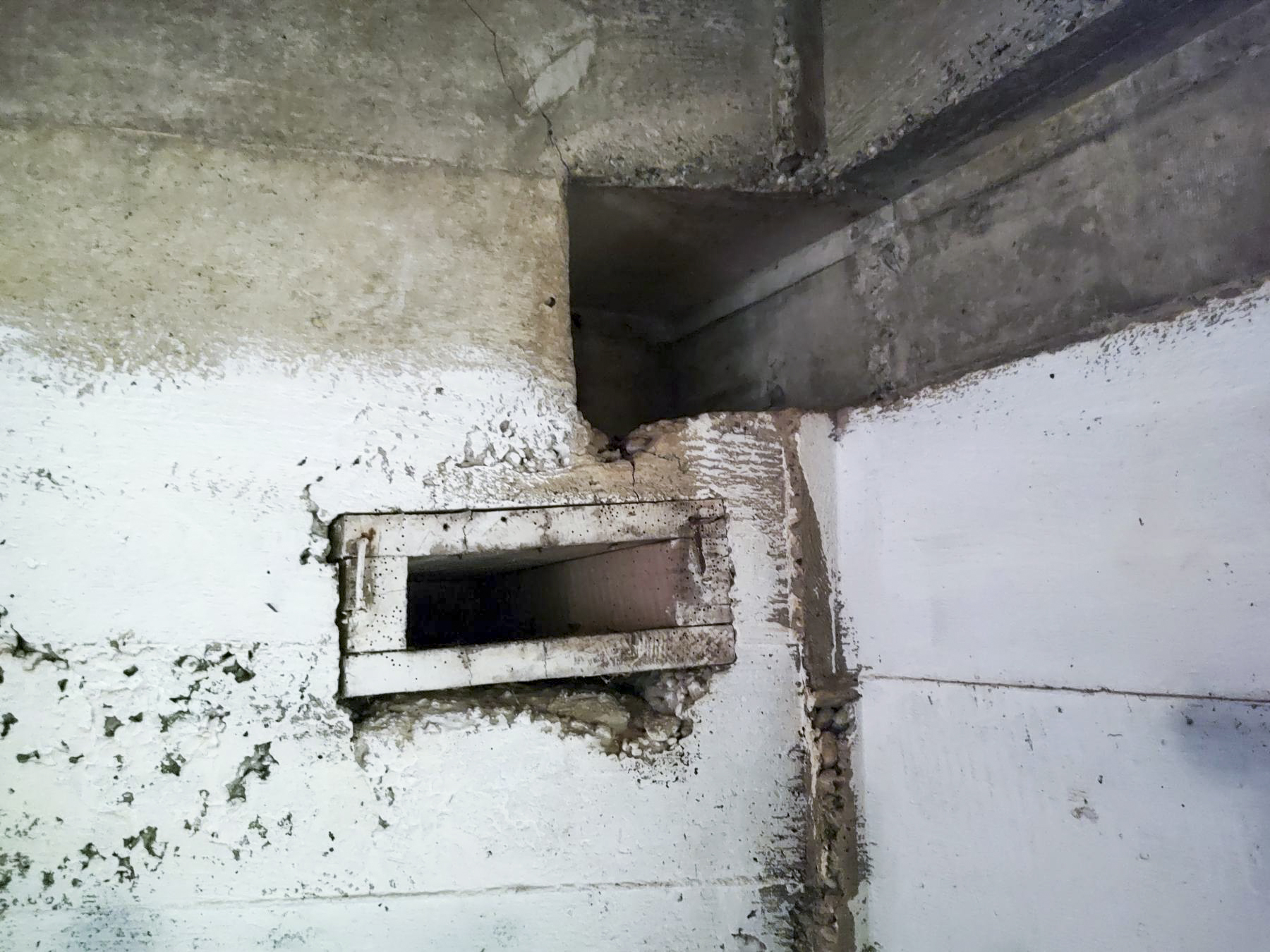 Ligne Maginot - LIEBFRAUENTHAL - (Casemate d'infanterie) - Coffrage et réservation pour les tuyaux d'aération - JL