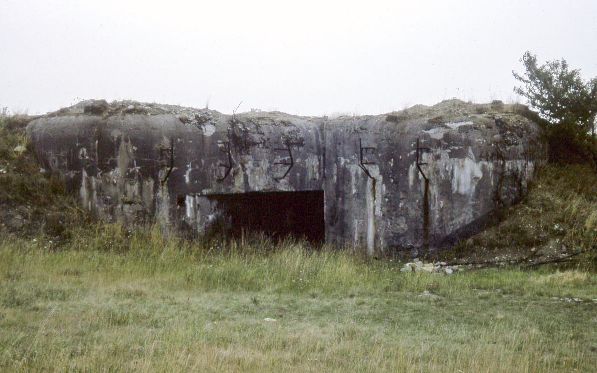 Ligne Maginot - MOTTENBERG - A33 - (Ouvrage d'infanterie) - Bloc 2.
Le bloc a déjà été ferraillé mais n'est pas encore remblayé. - JOLAS, Jean-Michel
