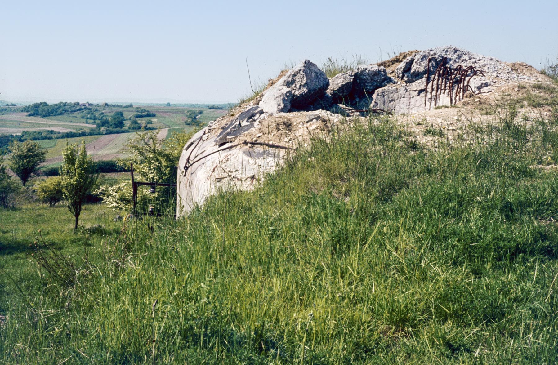 Ligne Maginot - MOTTENBERG - A33 - (Ouvrage d'infanterie) - Bloc 1
La cloche a disparu - MANSUY Michel