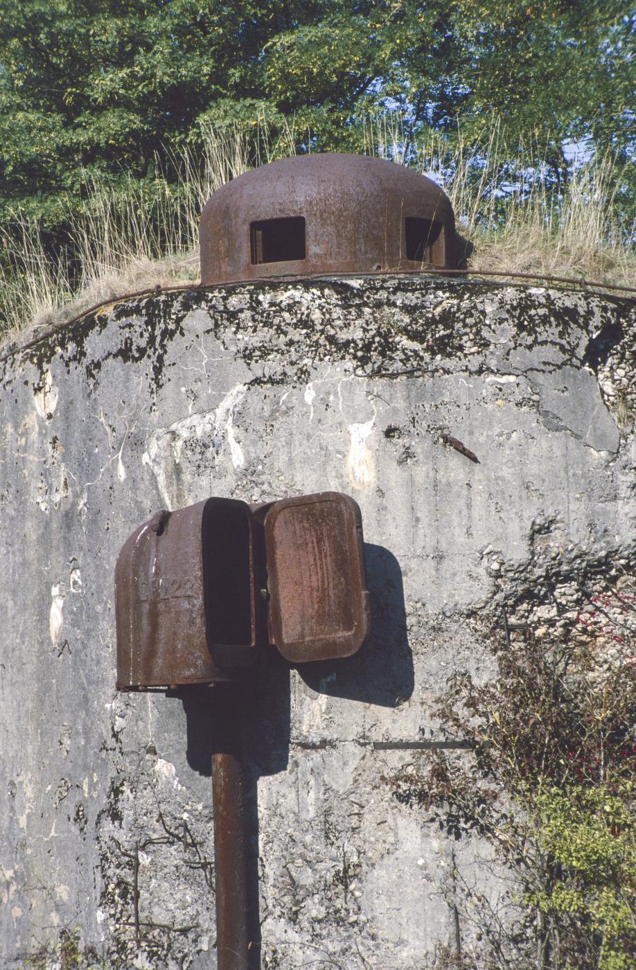 Ligne Maginot - MOTTENBERG SUD - C69 - (Casemate d'infanterie - double) - Cloche GFM et projecteur - MANSUY Michel