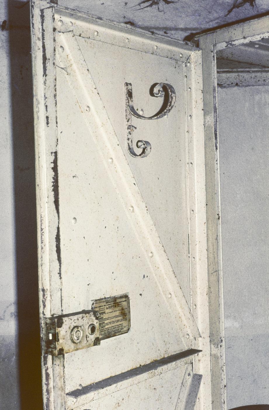 Ligne Maginot - MOTTENBERG SUD - C69 - (Casemate d'infanterie - double) - Une porte - MANSUY Michel