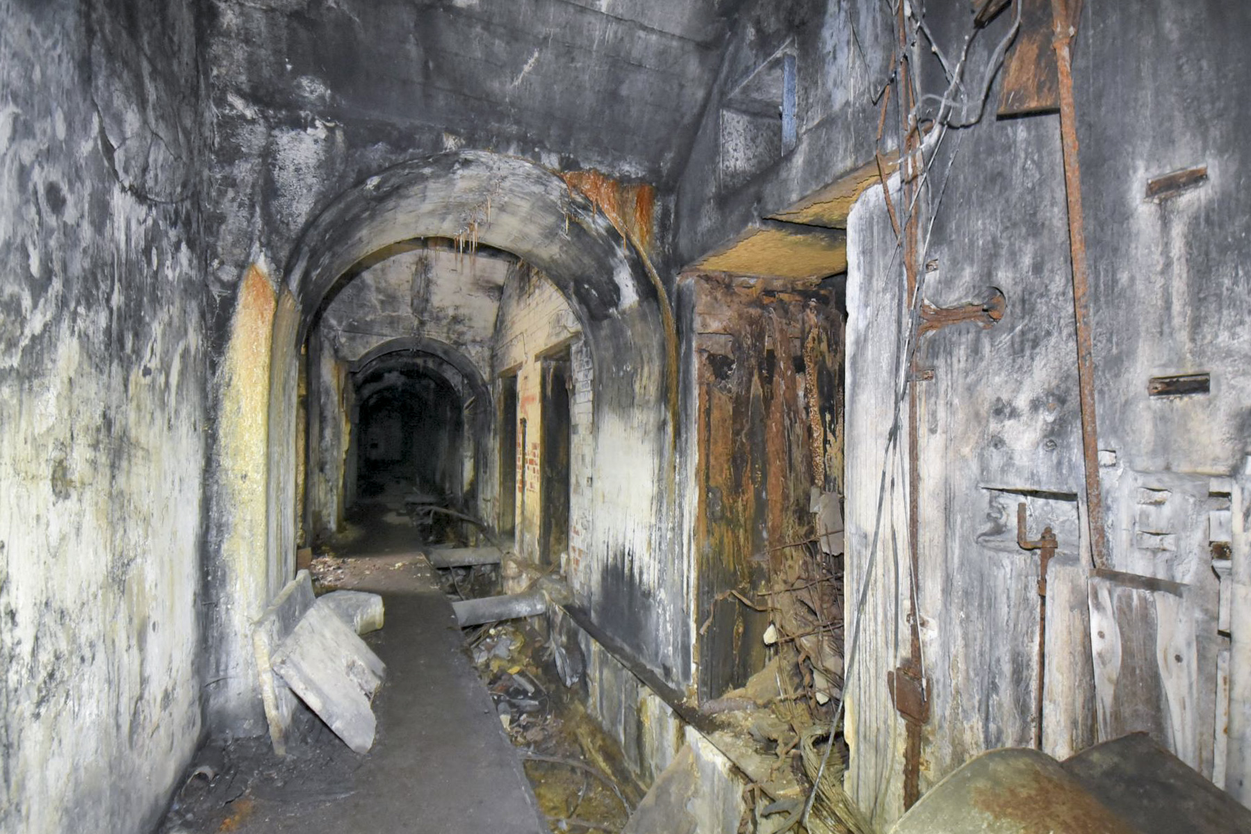 Ligne Maginot - FORT JEANNE D'ARC (3° ARMEE) - (PC de Région Fortifiée) - Batterie droite pour obusiers de 15 cm - Ludovic KNAPP