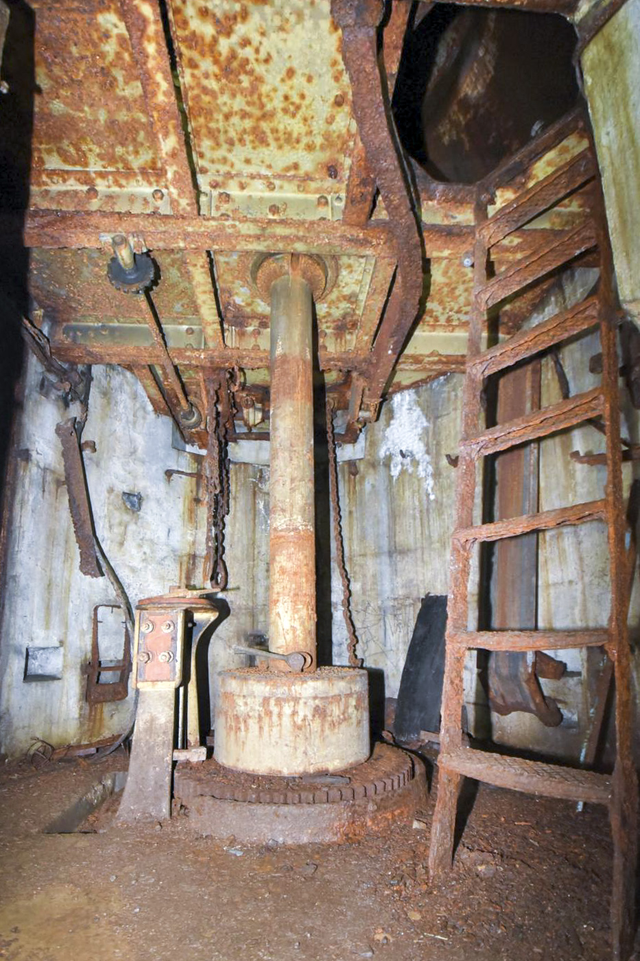 Ligne Maginot - FORT JEANNE D'ARC (3° ARMEE) - (PC de Région Fortifiée) - Batterie gauche pour obusiers de 15 cm - Ludovic KNAPP