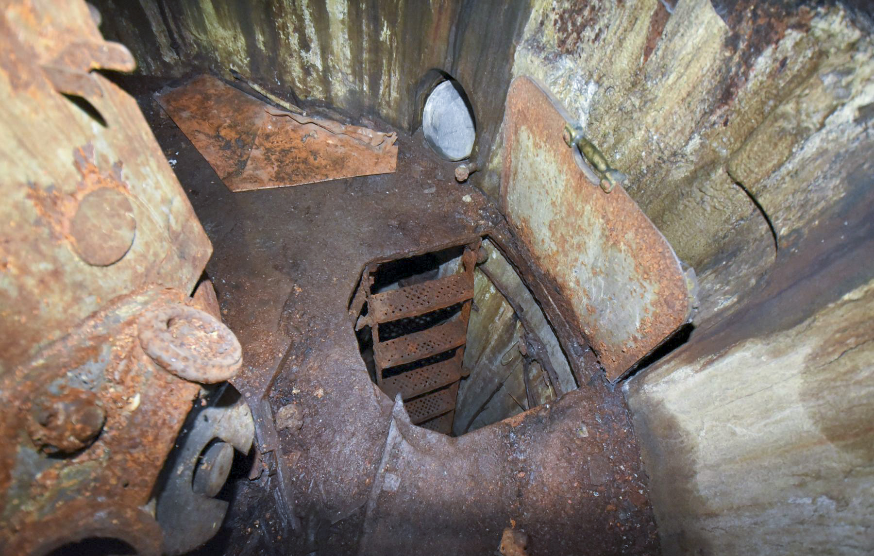 Ligne Maginot - FORT JEANNE D'ARC (3° ARMEE) - (PC de Région Fortifiée) - Batterie gauche pour obusiers de 15 cm - Ludovic KNAPP
