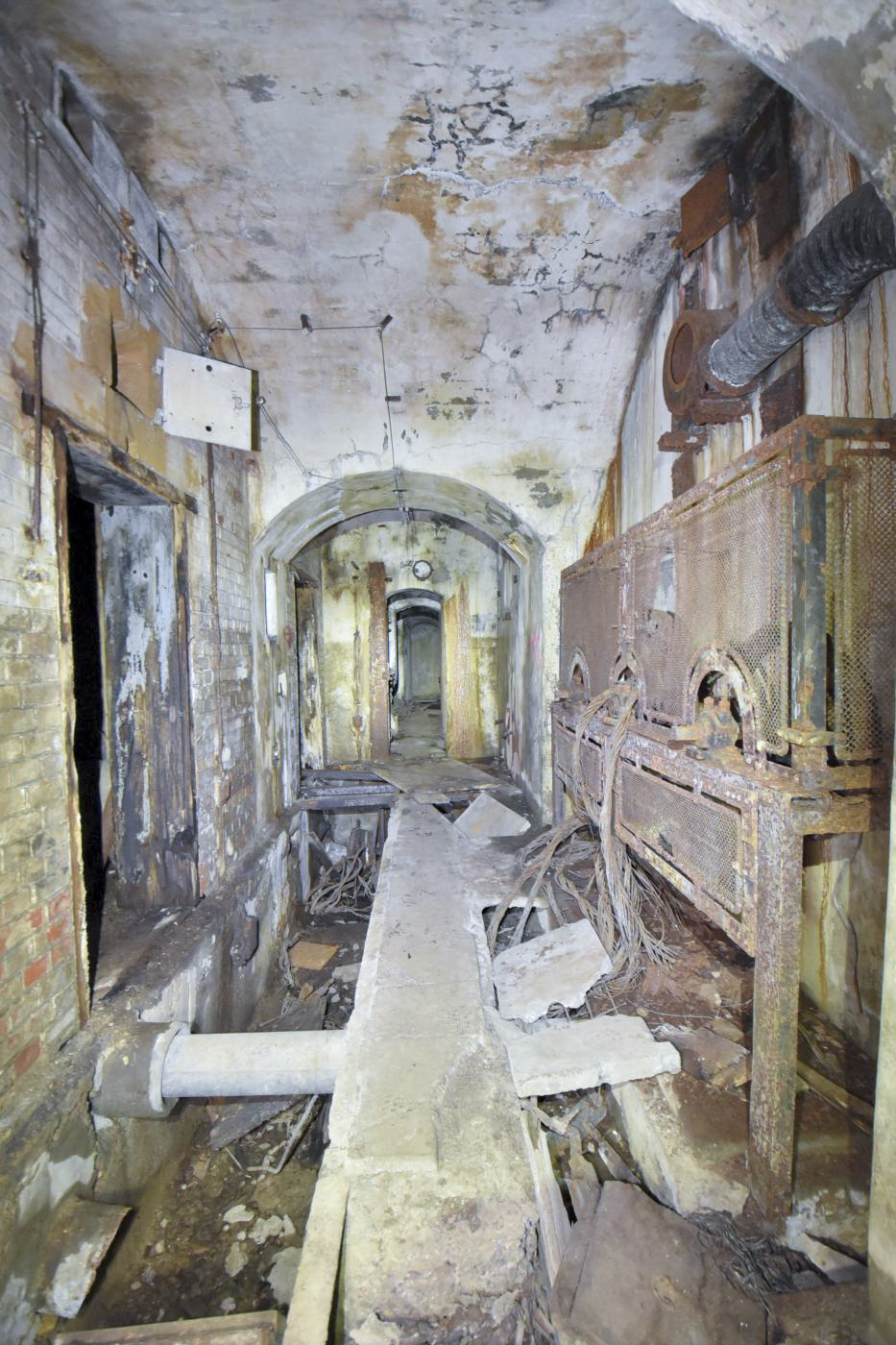 Ligne Maginot - FORT JEANNE D'ARC (3° ARMEE) - (PC de Région Fortifiée) - Batterie gauche pour canons de 10 cm - Ludovic KNAPP