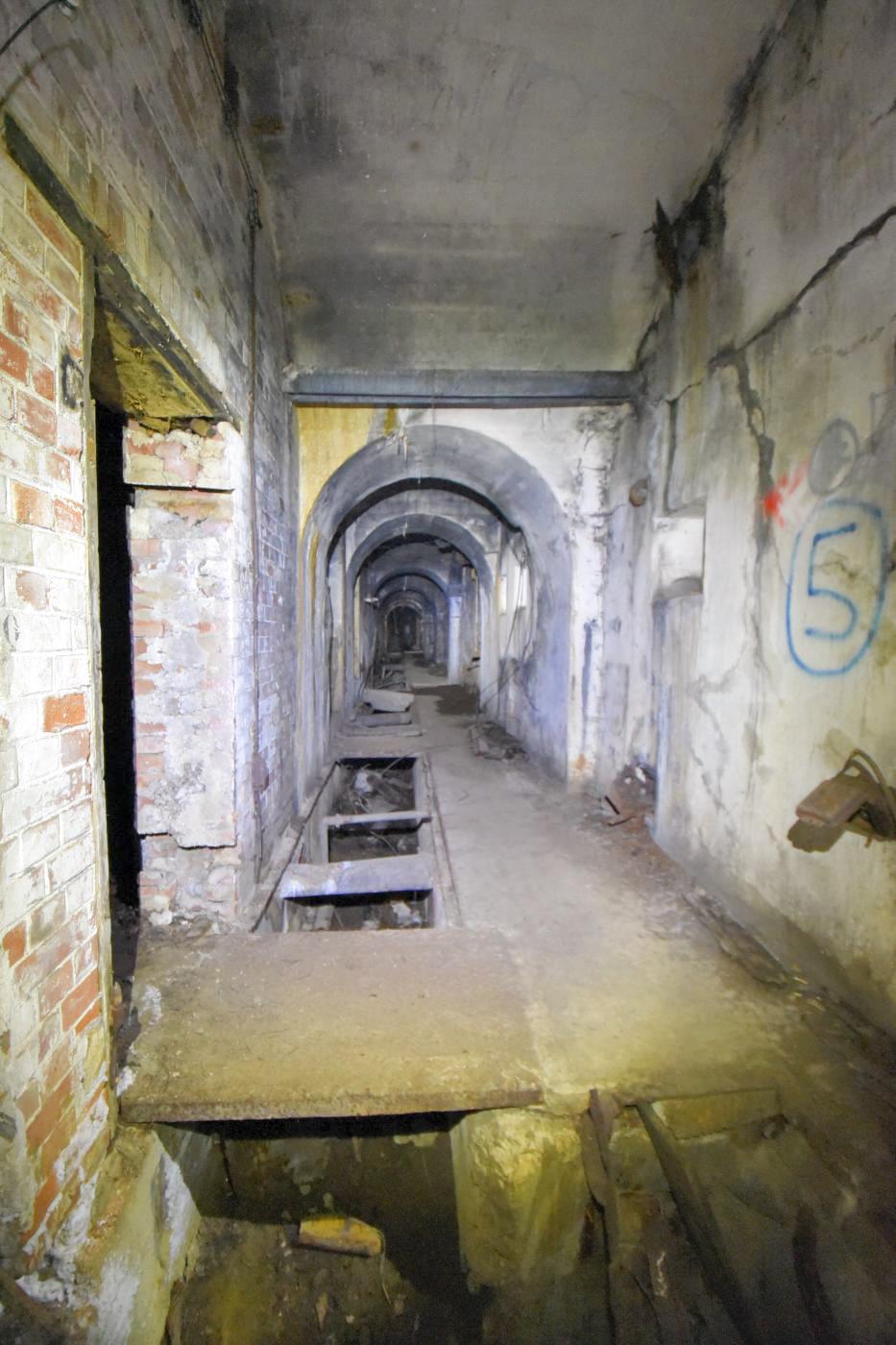 Ligne Maginot - FORT JEANNE D'ARC (3° ARMEE) - (PC de Région Fortifiée) - Batterie droite pour obusiers de 15 cm - Ludovic KNAPP