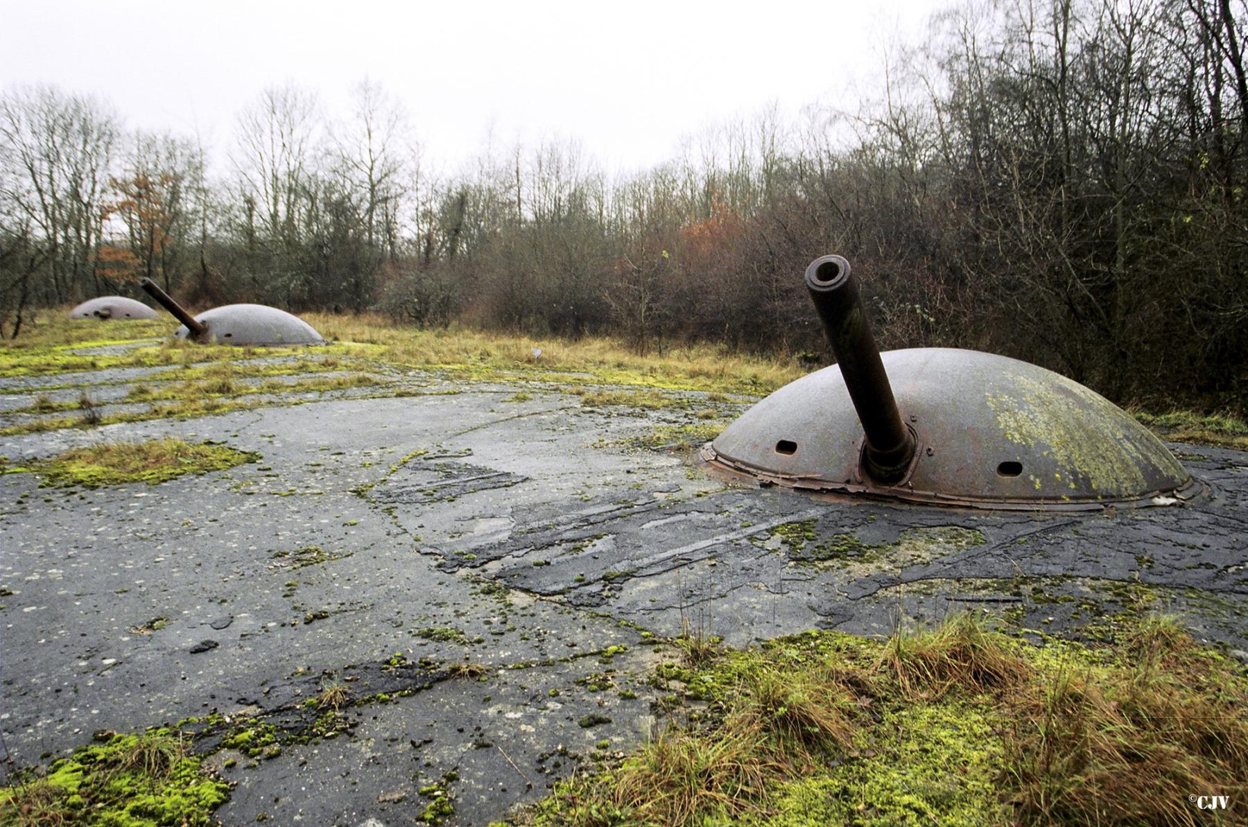 Ligne Maginot - FORT JEANNE D'ARC (3° ARMEE) - (PC de Région Fortifiée) - Batterie gauche pour canons de 10 cm - Lia VERMEULEN