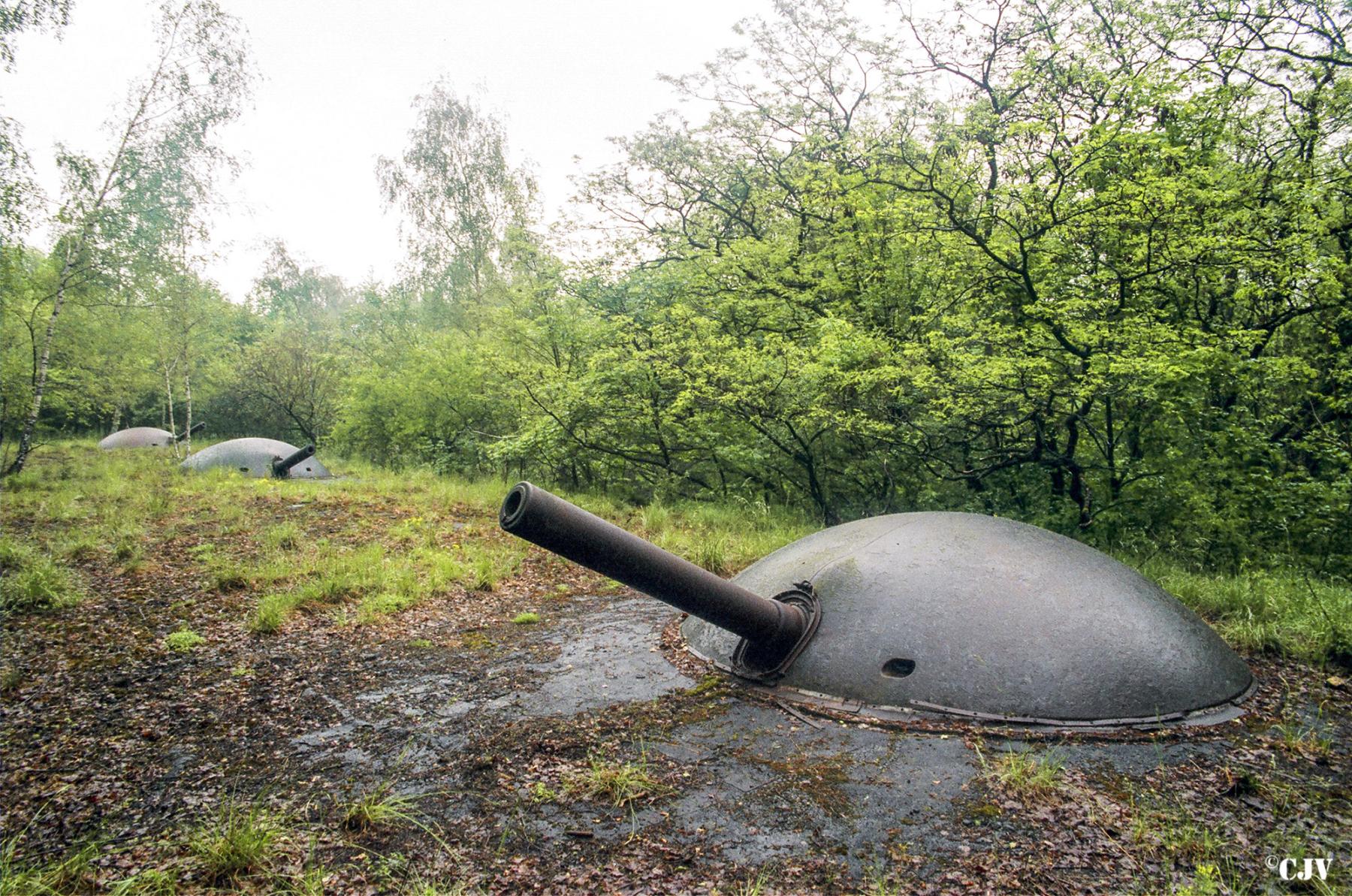 Ligne Maginot - FORT JEANNE D'ARC (3° ARMEE) - (PC de Région Fortifiée) - Batterie droite pour canons de 10 cm - Lia VERMEULEN