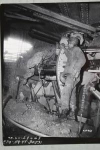 Ligne Maginot - SIMSERHOF - (Ouvrage d'artillerie) - L'intérieur du bloc 5 après l'attaque américaine le 19 décembre 1944
photo Signal Corp 6AG 28463/ ETA HQ 44 30231