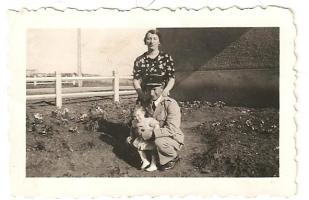Ligne Maginot - Sous-Lieutenant Henri Thouément - Photo familiale à la cité des sous-officiers à Saint-Jean les Longuyon. Thouément est alors au 132 ème RIF.