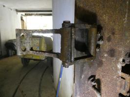 Ligne Maginot - GORDOLON (GN) - (Ouvrage d'artillerie) - Bloc 1
Système de fermeture de la porte blindée (Entrée des munitions). Fermeture centrale, la poignée est verrouillée sur la partie fixe.