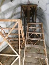 Ligne Maginot - GORDOLON (GN) - (Ouvrage d'artillerie) - Etage intermédiaire
Magasins à munitions de 81 du bloc 2 avec escabeaux métalliques.