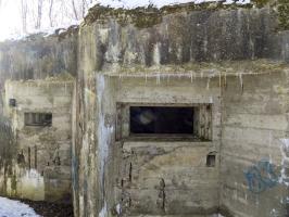 Ligne Maginot - A54 - CROIX BLONDEAU - (Casemate d'infanterie - Simple) - Face frontale, créneau gauche. (Noter que c'est très grande).