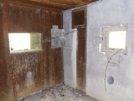 Ligne Maginot - A56 - BOUT D'EN HAUT - (Casemate d'infanterie - Double) - Les créneaux coté droite (Hotchkiss) et l'arrière (FM)