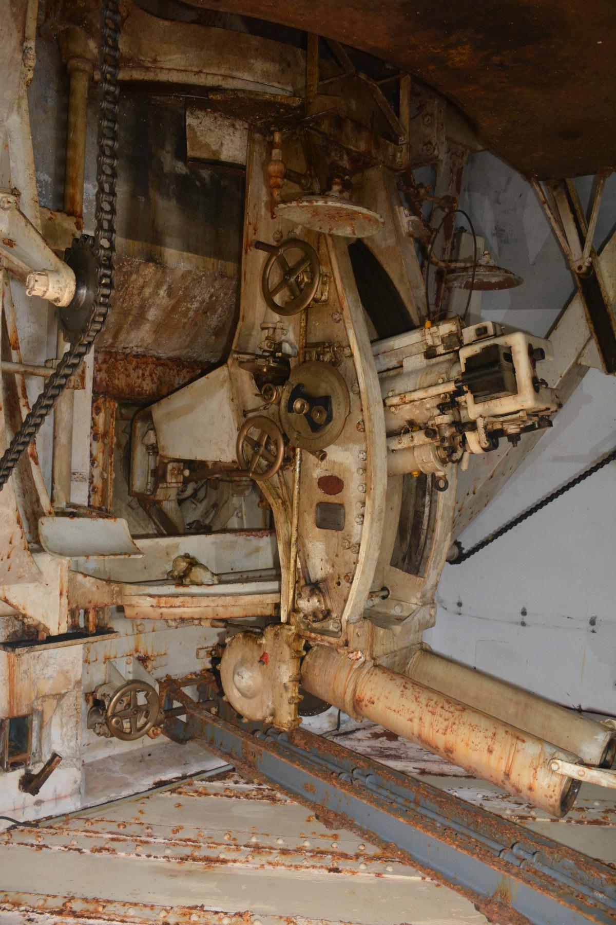 Ligne Maginot - Canon-obusier de 75 mm modèle 1933 sous casemate - Ouvrage du Simserhof