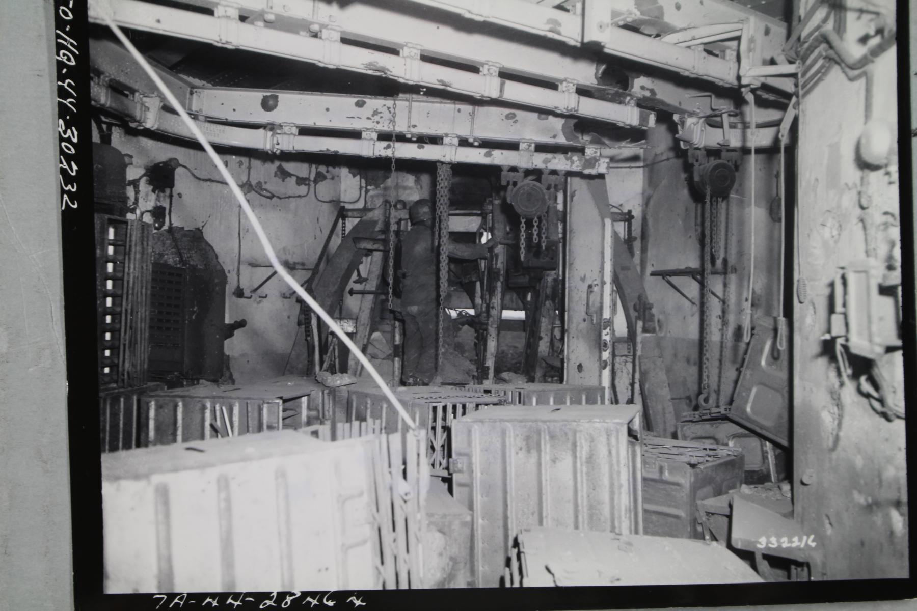 Ligne Maginot - SIMSERHOF - (Ouvrage d'artillerie) - L'intérieur du bloc 5 après l'attaque américaine le 19 décembre 1944
Photo Signal Corp 6AG 28464 / ETA HQ 44 30232