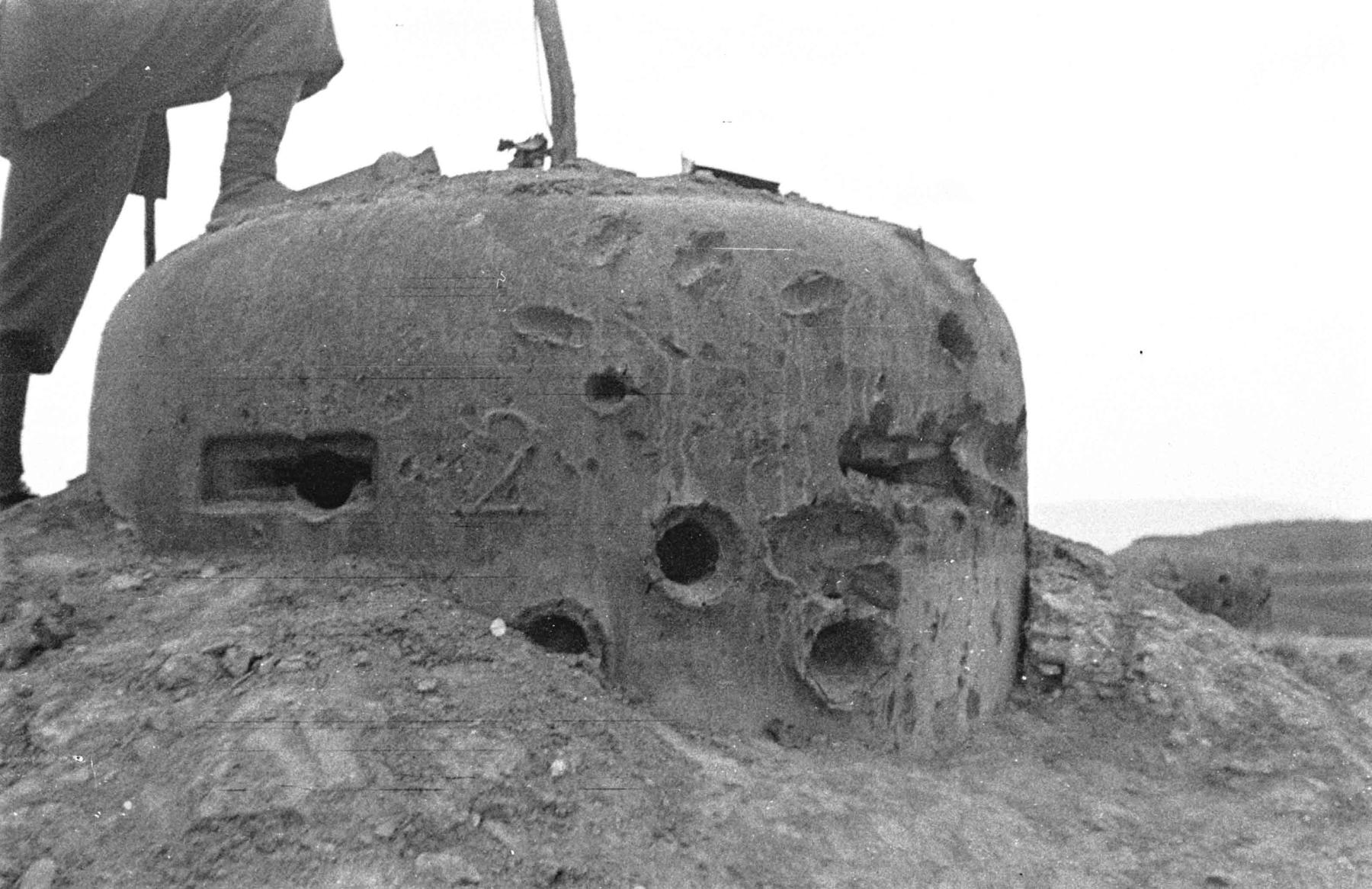 Ligne Maginot - ASCHBACH EST - O2 - (Casemate d'infanterie - Double) - La casemate après les combats
La cloche VDP - Albert HAAS