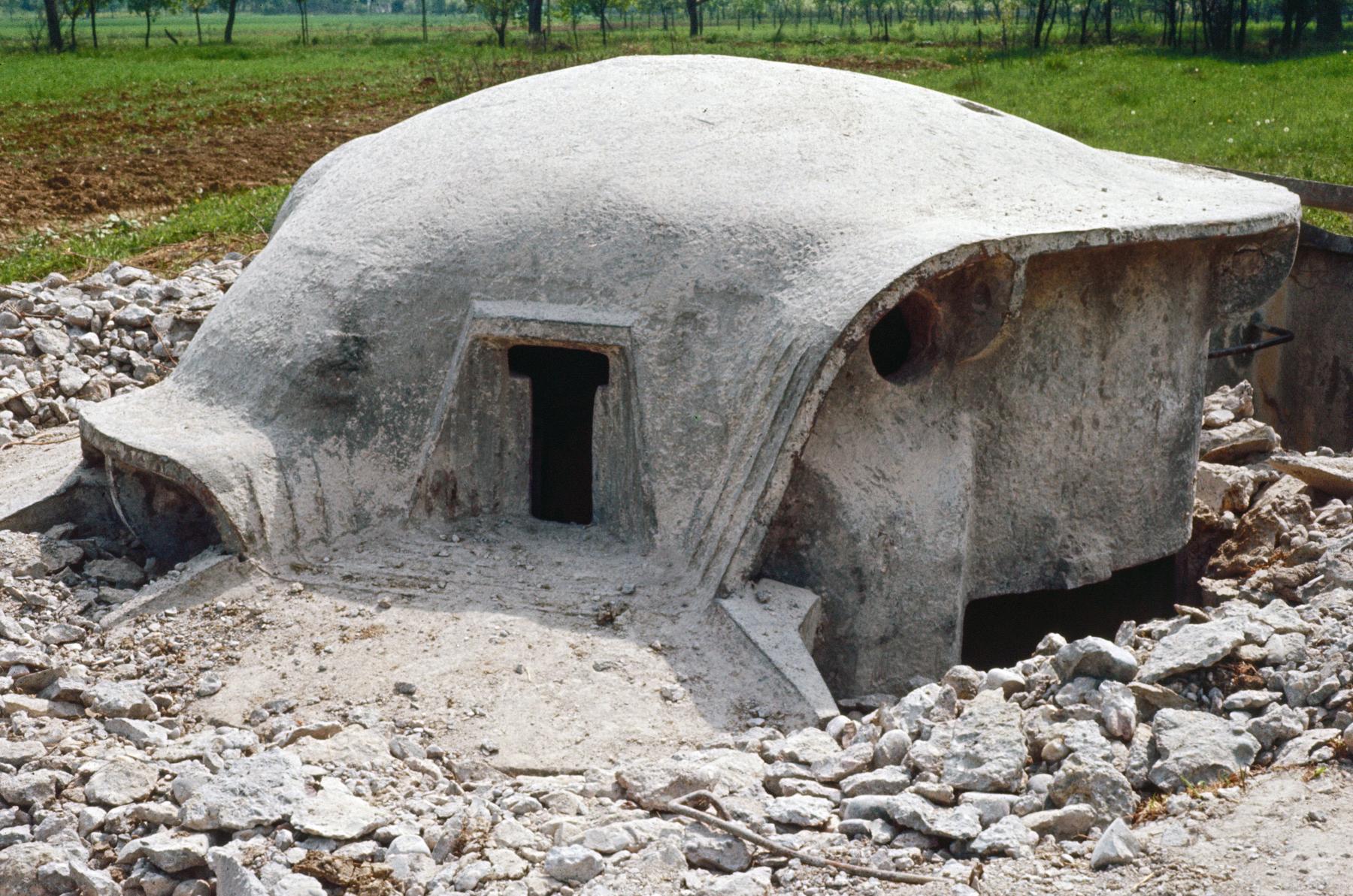 Ligne Maginot - ACP2 - (Blockhaus pour arme infanterie) - La destruction de la casemate - MANSUY Michel