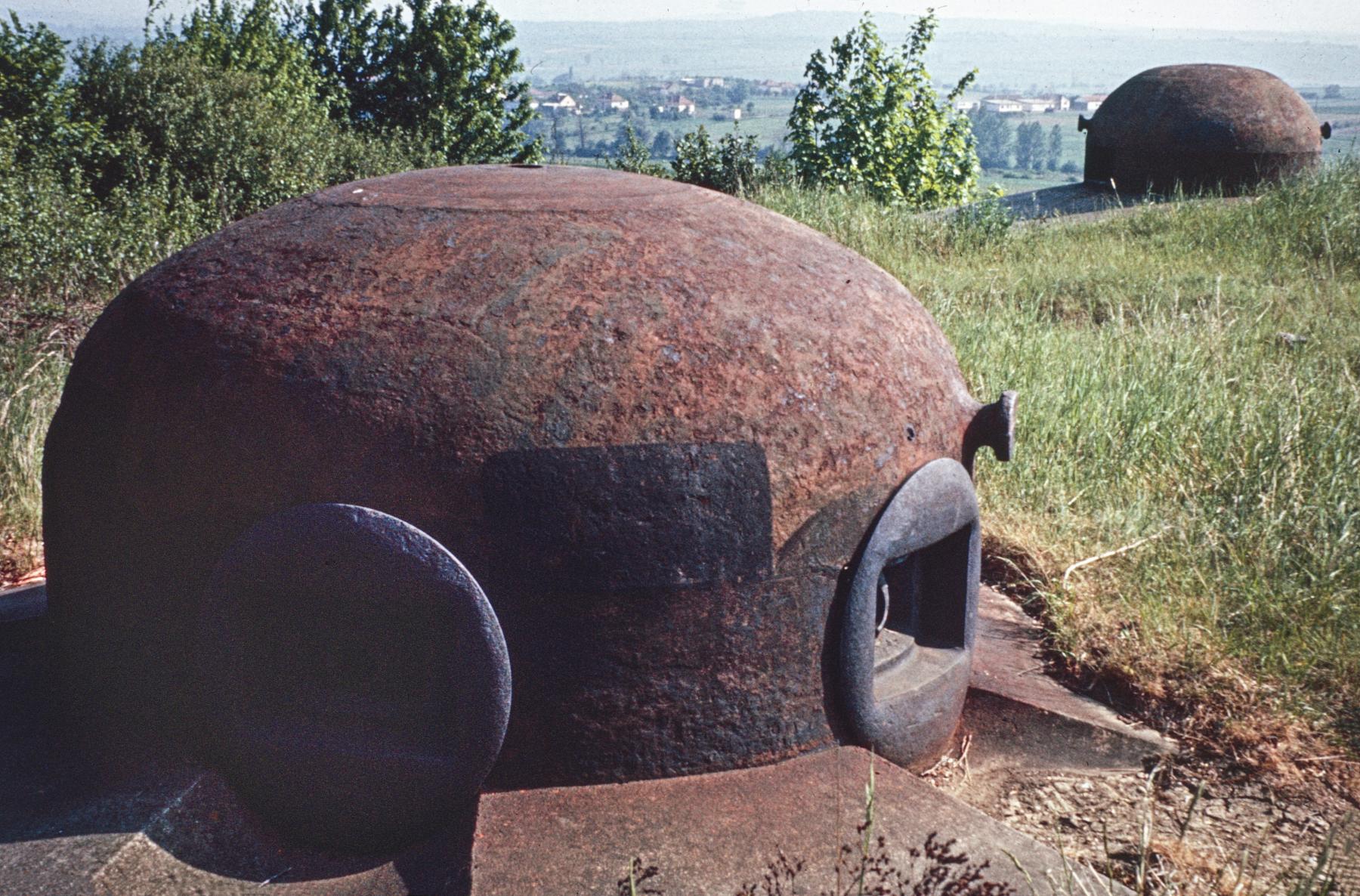 Ligne Maginot - TETING - A38 - (Ouvrage d'infanterie) - Bloc 3
Cloche GFM convertie en type B
Notez le camouflage - MANSUY Michel