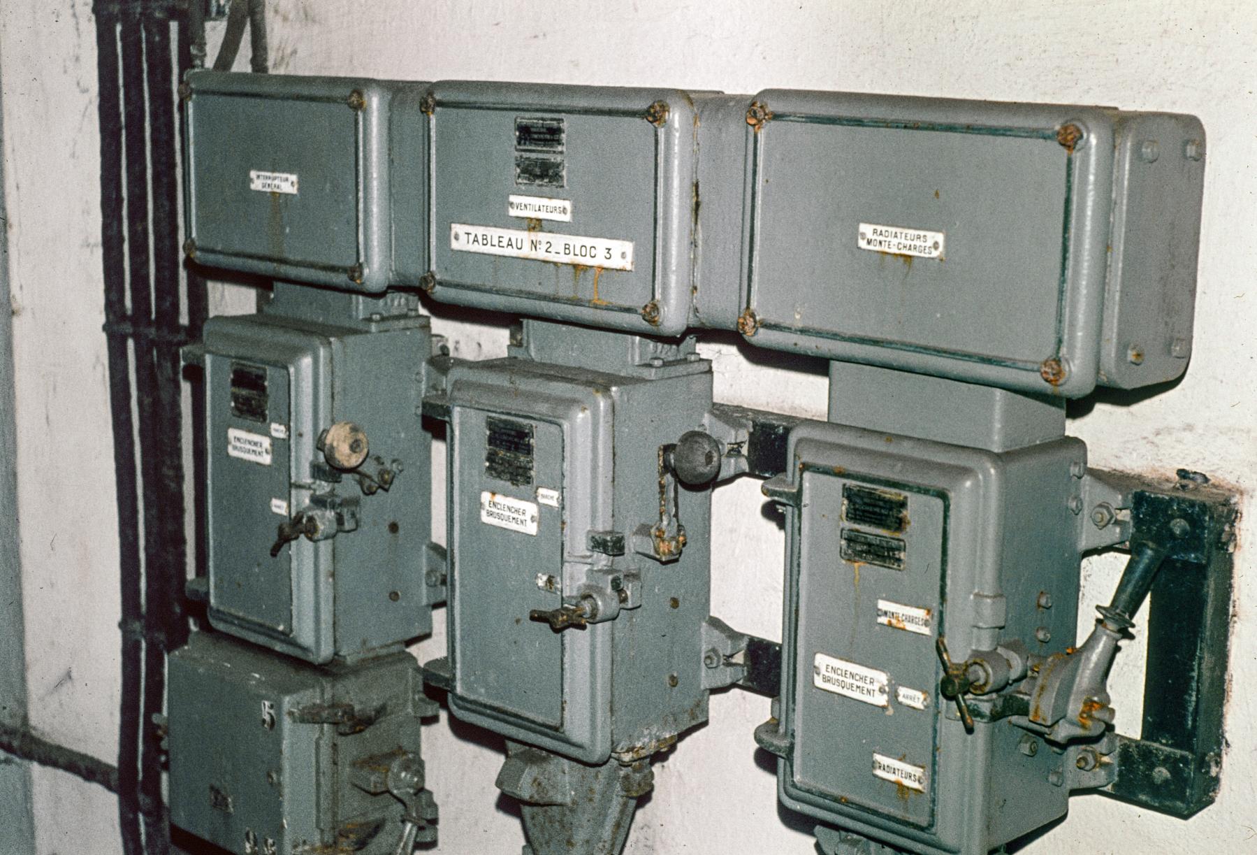 Ligne Maginot - TETING - A38 - (Ouvrage d'infanterie) - Bloc 3
Tableau électrique du bloc - MANSUY Michel