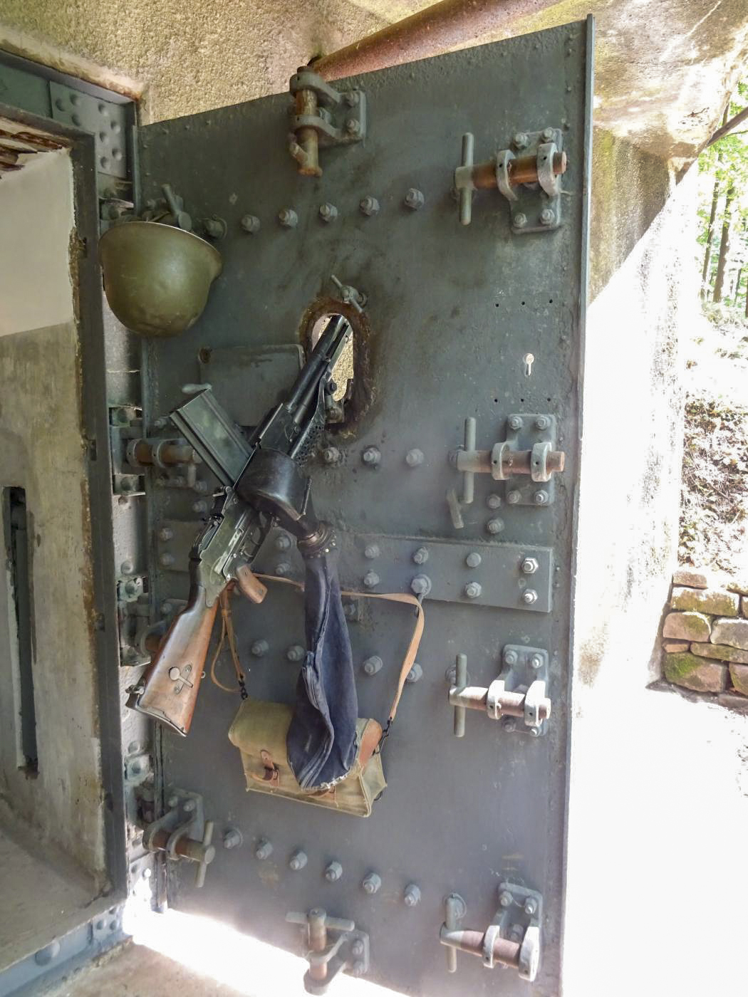 Ligne Maginot - KINDELBERG (QUARTIER CAMP - III/37° RIF) - (Abri) - Entrée Ouest
Créneau de porte - ammagsdr