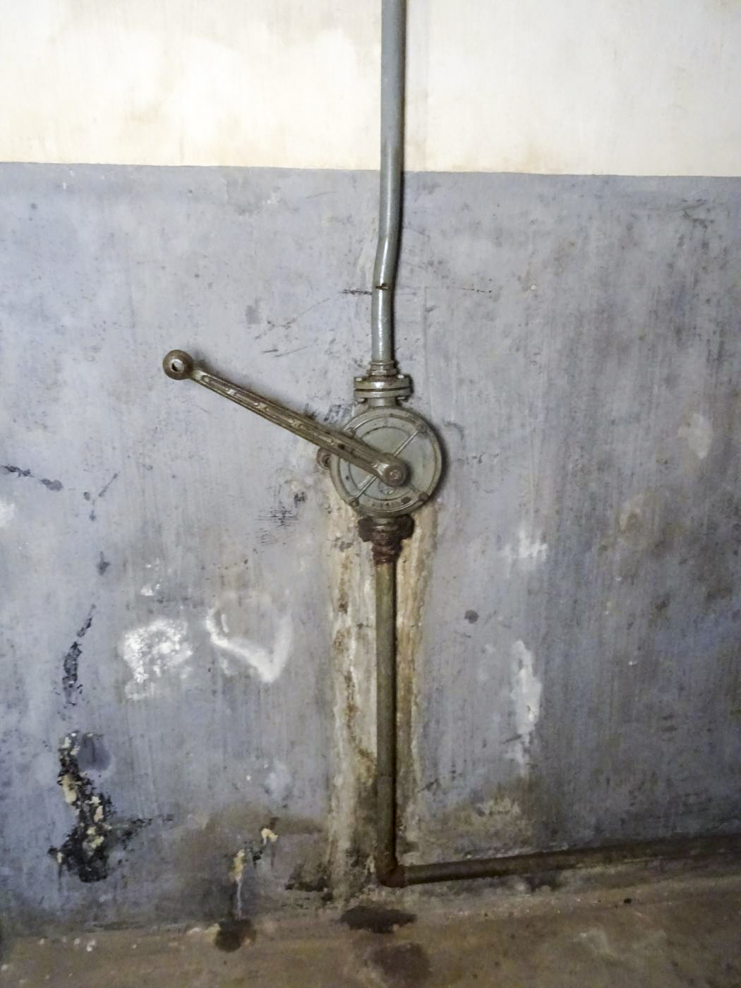 Ligne Maginot - KINDELBERG (QUARTIER CAMP - III/37° RIF) - (Abri) - Local puits et pompe - ammagsdr