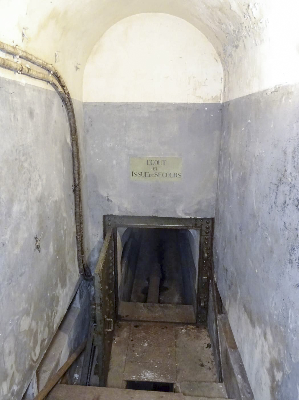 Ligne Maginot - KINDELBERG (QUARTIER CAMP - III/37° RIF) - (Abri) - Égout et issue de secours - ammagsdr