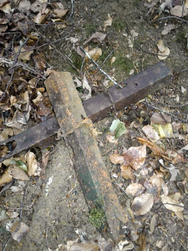 Ligne Maginot - LA VIGNETTE - (Chambre de coupure) - Vestiges de piquets de clôture. - Fabrice THOMASSIN