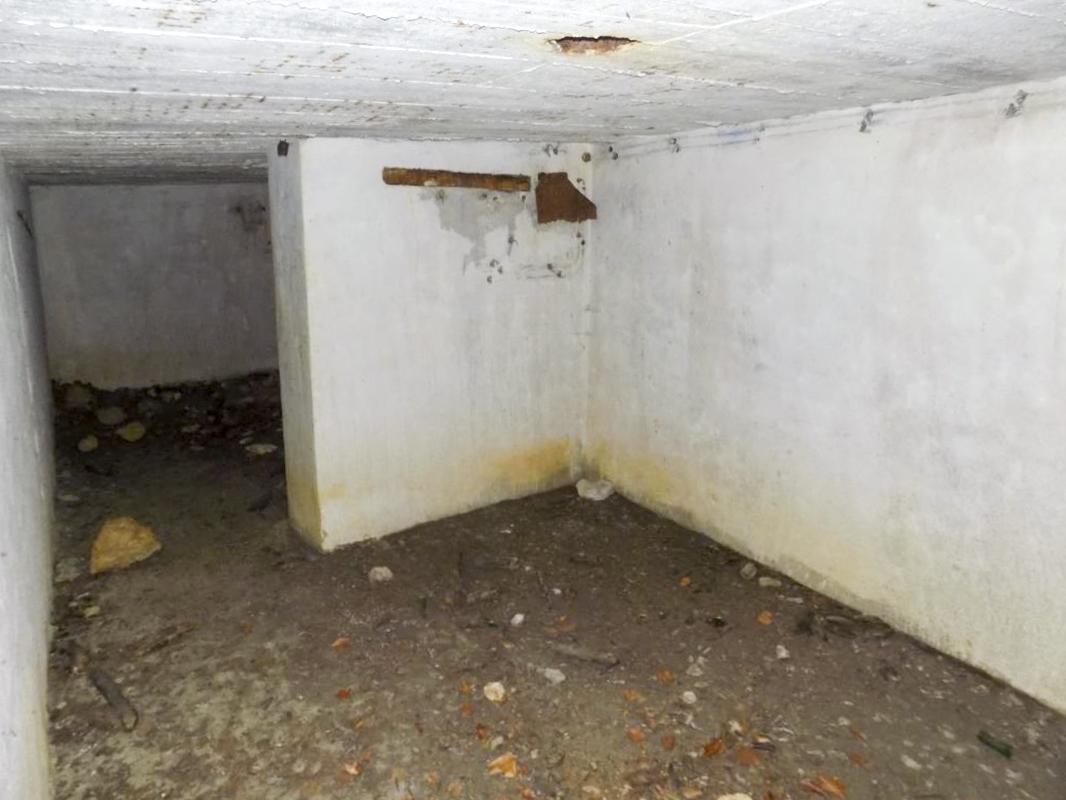 Ligne Maginot - LA VIGNETTE (1°BON 136°RIF) - (PC de Quartier) - Salle est - R Tucker