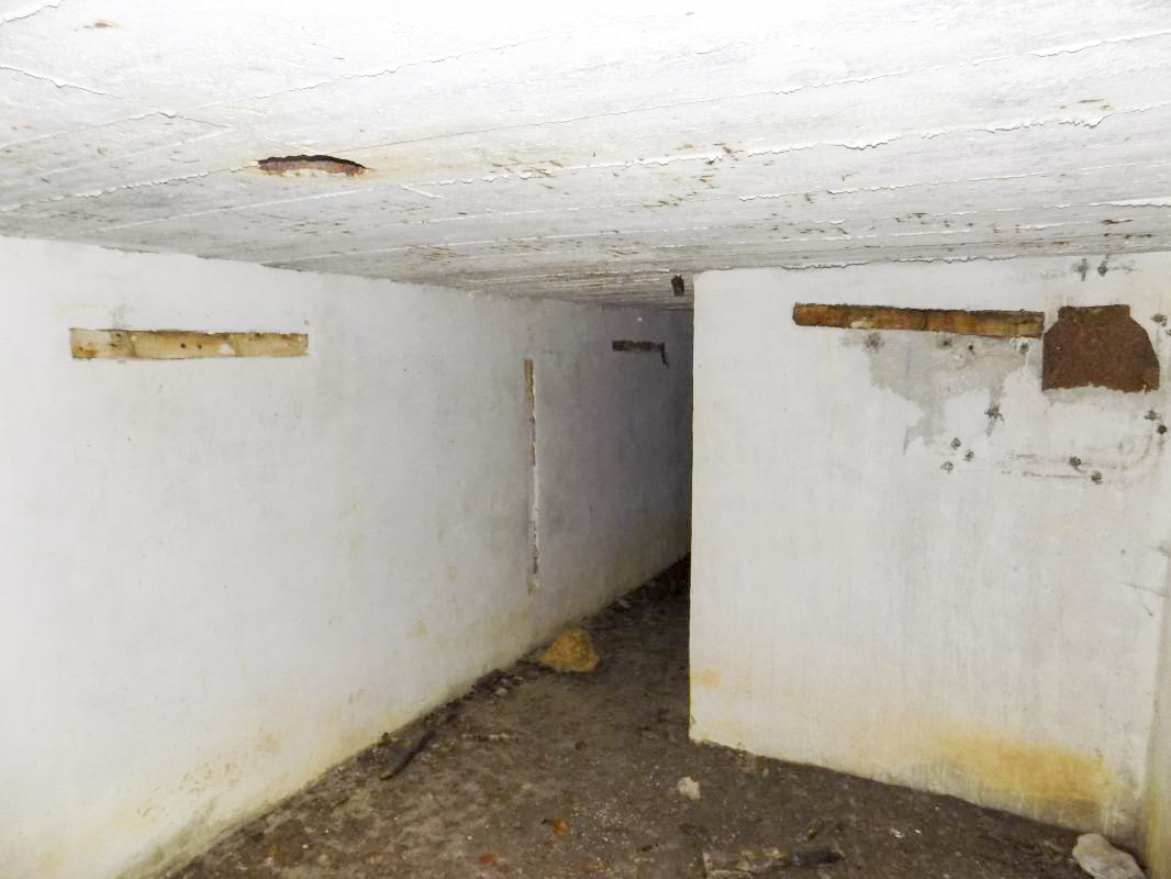 Ligne Maginot - LA VIGNETTE (1°BON 136°RIF) - (PC de Quartier) - Salle est - R Tucker