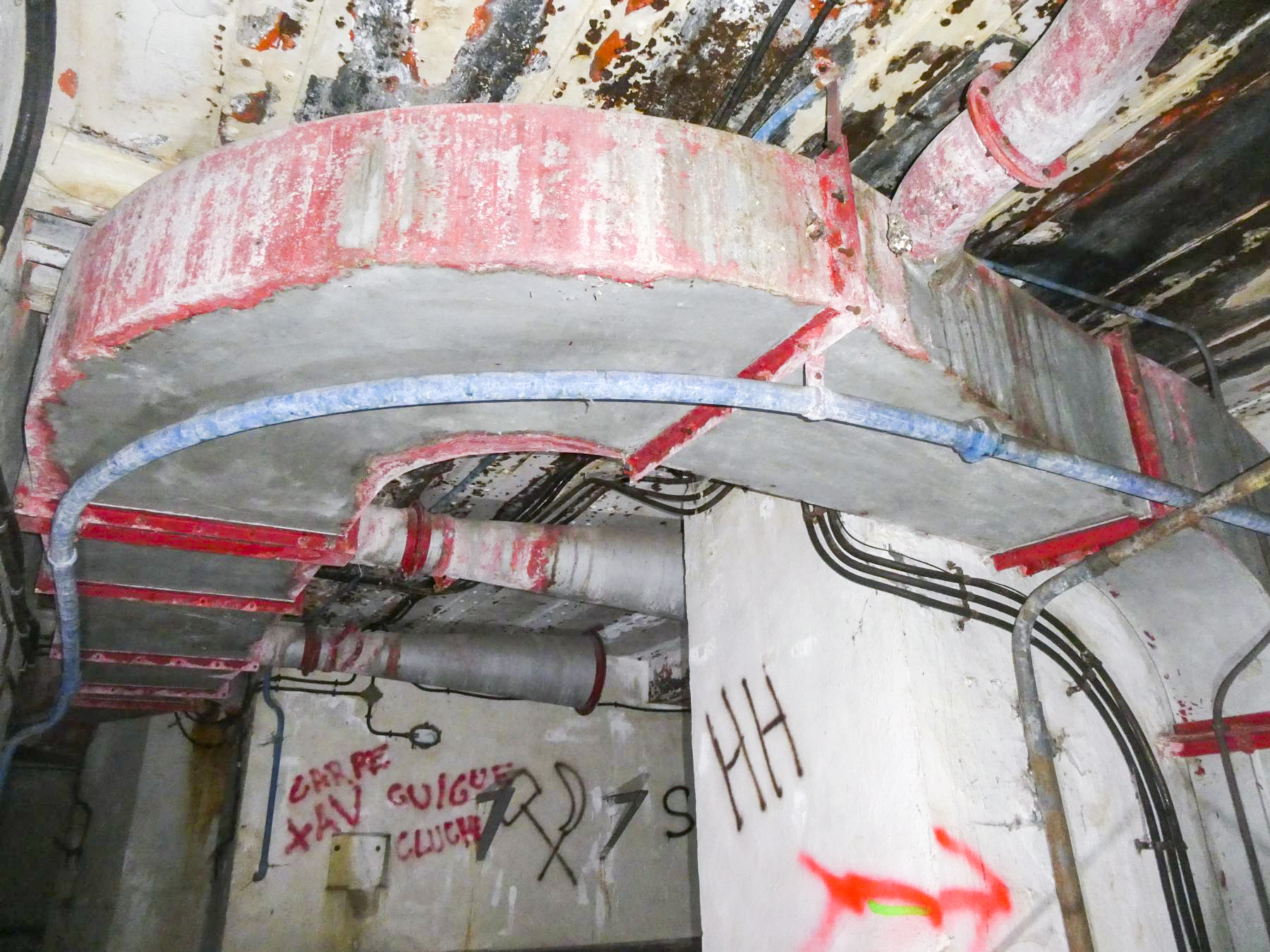 Ligne Maginot - GORDOLON (GN) - (Ouvrage d'artillerie) - Bloc 3
Ventilation d'une chambre de 75 mm - ELLENA Daniel - CUNY Philippe