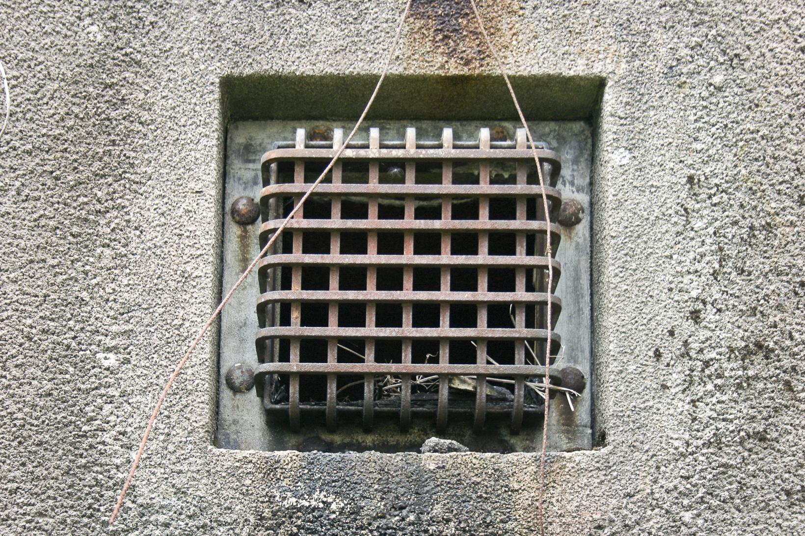 Ligne Maginot - STRESSLING - X7 - (Abri) - Gros plan de la prise d'air de façade - Michel Teiten