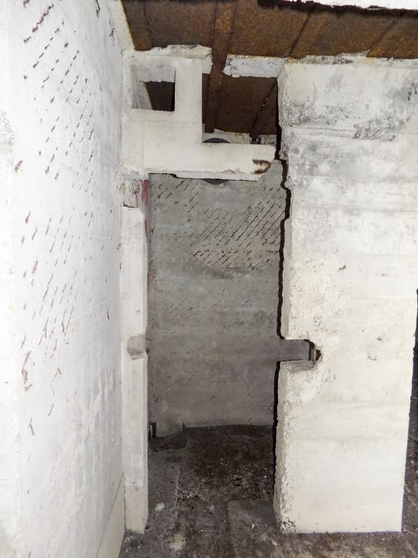 Ligne Maginot - A54 - CROIX BLONDEAU - (Casemate d'infanterie - Simple) - La petite chambre prise depuis  l'entrée hommes
