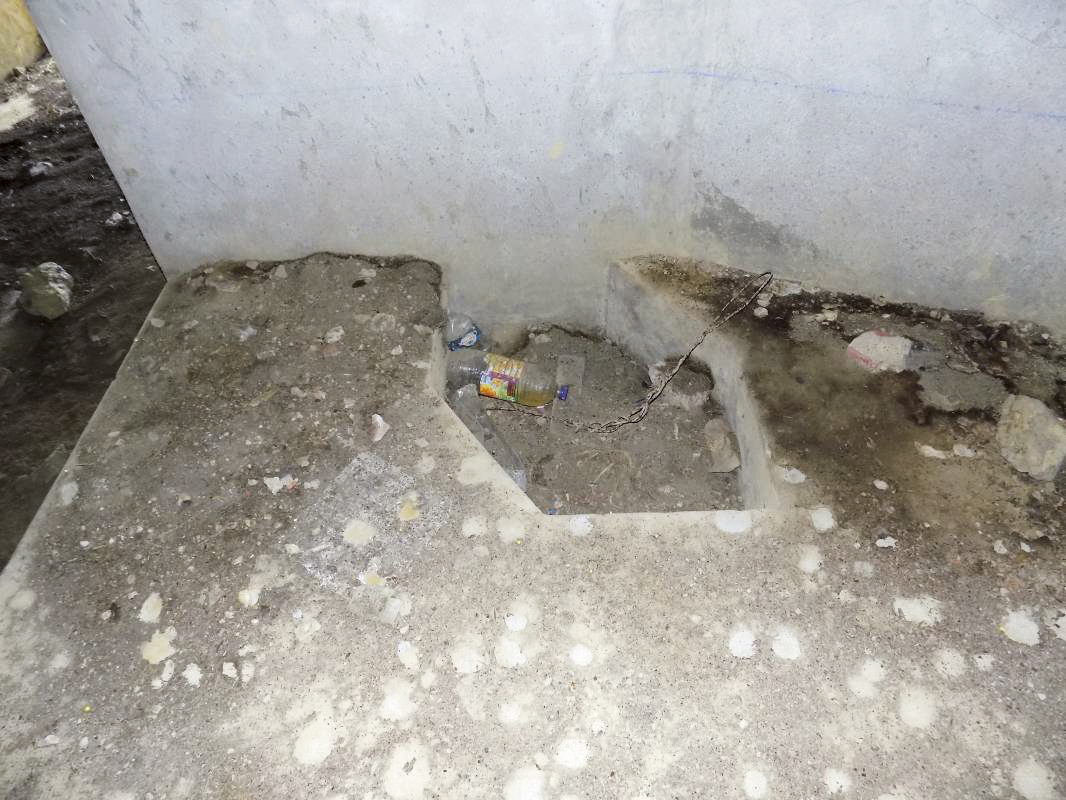 Ligne Maginot - A57 - AVANCÉE DE ROCROI - (Casemate d'infanterie - Double) - Face gauche position pour pied AC