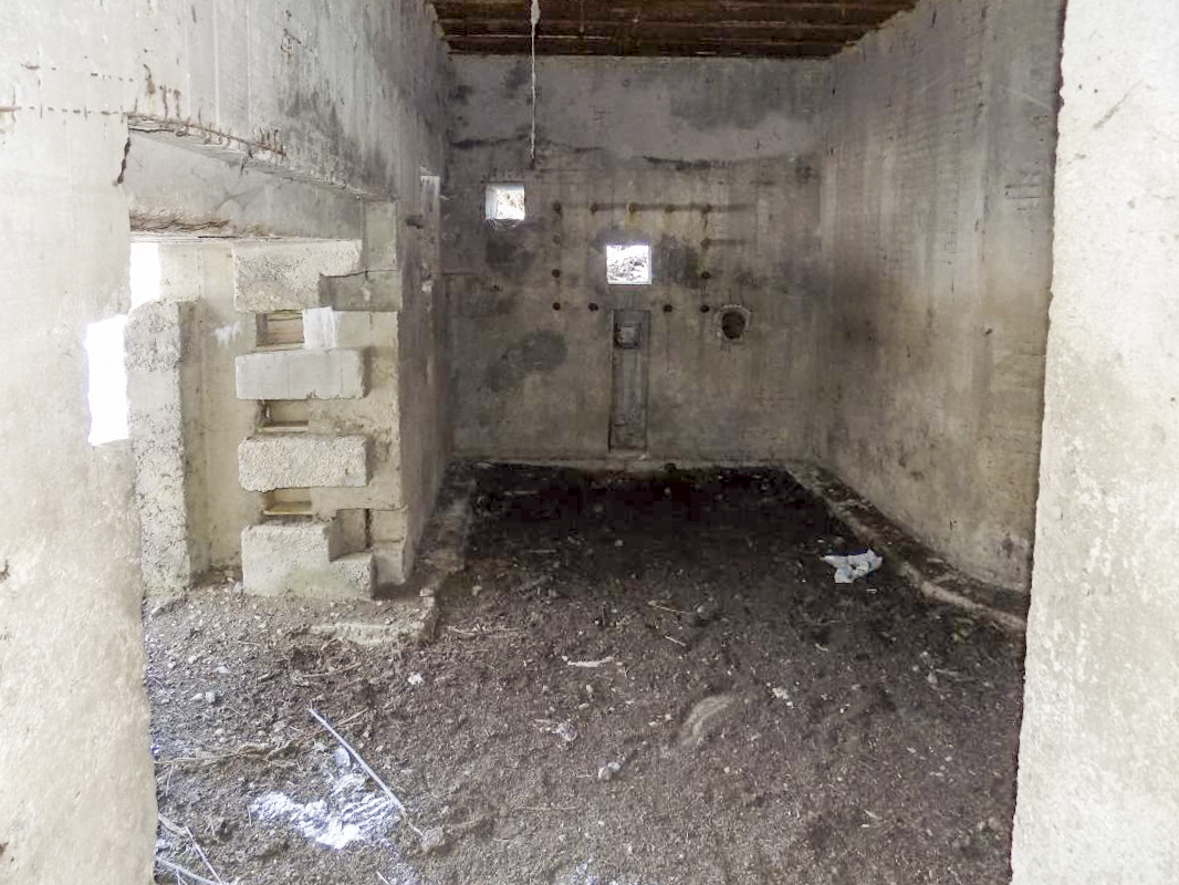 Ligne Maginot - A60 - CENSE PICART - (Casemate d'infanterie - Simple) - L'entrée AC et créneau Hotchkiss