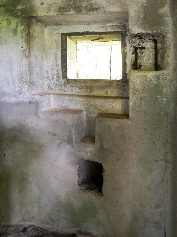 Ligne Maginot - B818 - LA TAILLE LAMBEAUX - (Blockhaus pour canon) - La position de tir FM située dans le couloir de l'entrée des hommes - JMBrams