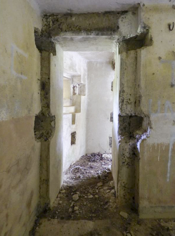 Ligne Maginot - B818 - LA TAILLE LAMBEAUX - (Blockhaus pour canon) - Le couloir de l'entrée des hommes