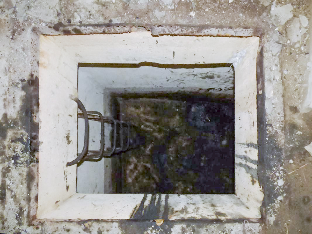 Ligne Maginot - B818 - LA TAILLE LAMBEAUX - (Blockhaus pour canon) - La chambre de tir du flanquement gauche
Accès au niveau inférieur