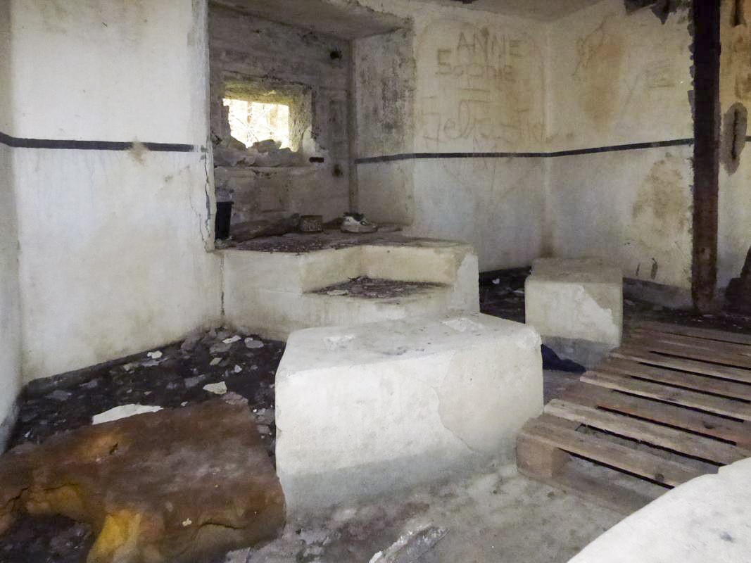 Ligne Maginot - B766 - CARREFOUR DE BLOIS - (Blockhaus pour canon) - 