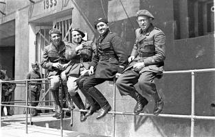 Ligne Maginot - HOCHWALD - (Ouvrage d'artillerie) - L'entrée munitions 
Lt Barthel , Cne  ?, Cne Walter,  Cne Nuninger