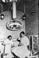 Ligne Maginot - HOCHWALD - (Ouvrage d'artillerie) - La salle d'opération
Les docteurs Adrian à gauche et Rothenhoefer