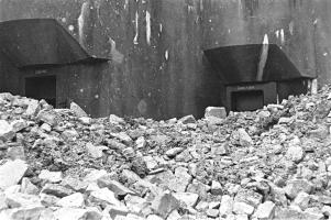 Ligne Maginot - HOCHWALD - (Ouvrage d'artillerie) - Bloc 12
Casemate d'artillerie
Les abords du bloc après les combats