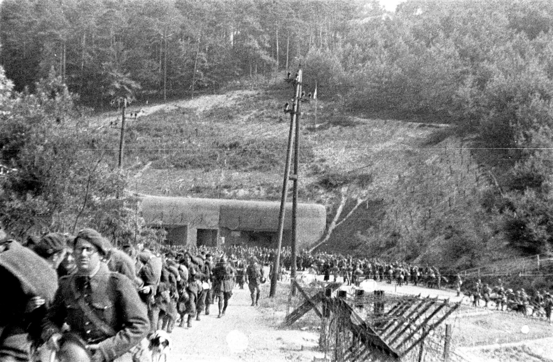 Ligne Maginot - HOCHWALD - (Ouvrage d'artillerie) - Entrée munitions
La rédition sur ordre de l'ouvrage - Albert HAAS