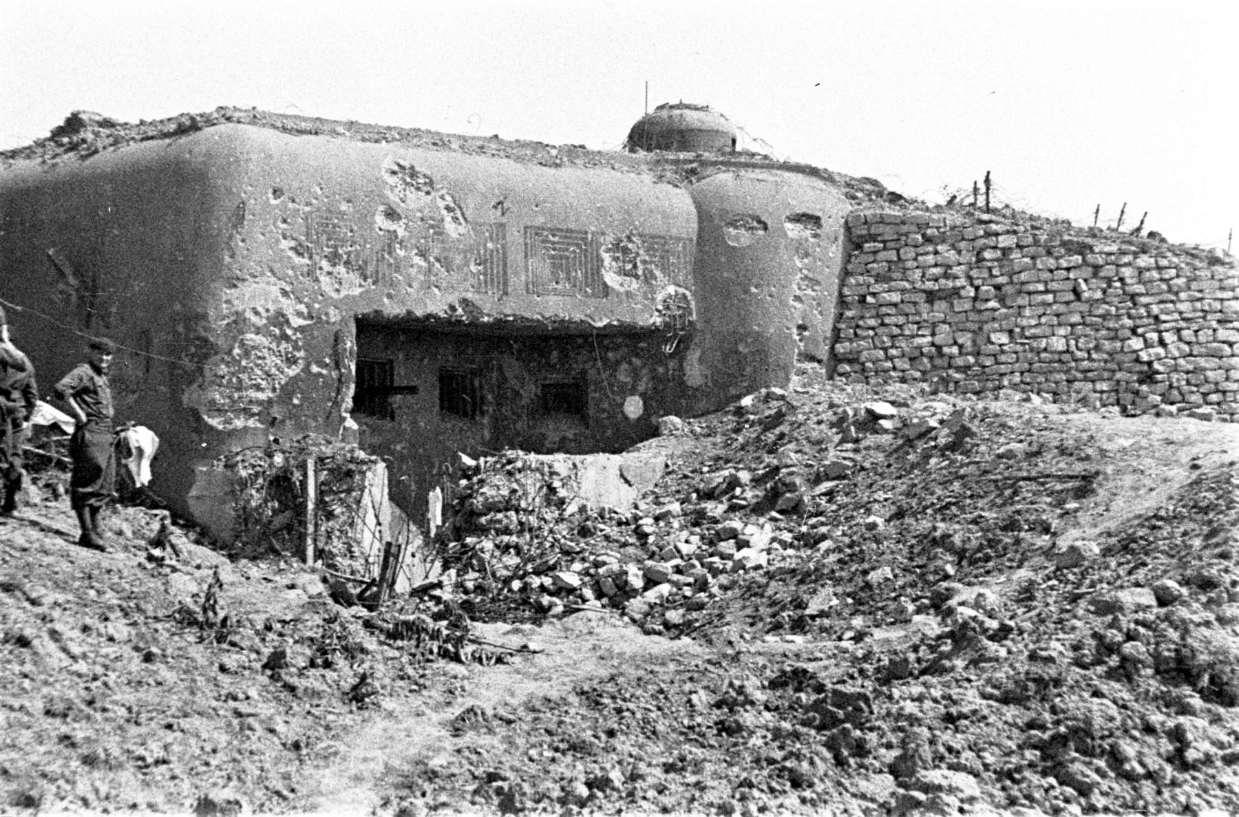 Ligne Maginot - SCHOENENBOURG - (Ouvrage d'artillerie) - Le bloc 6 après les combats - Albert Haas