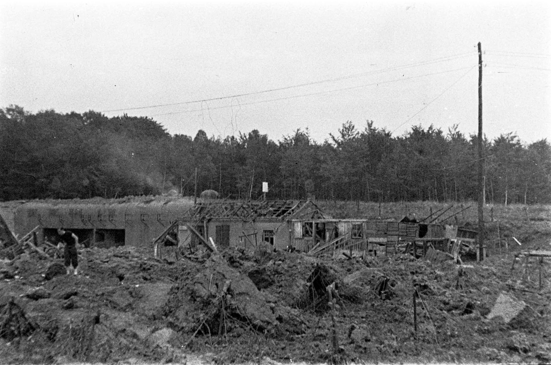 Ligne Maginot - SCHOENENBOURG - (Ouvrage d'artillerie) - L'entrée des hommes après les combats - Albert Haas