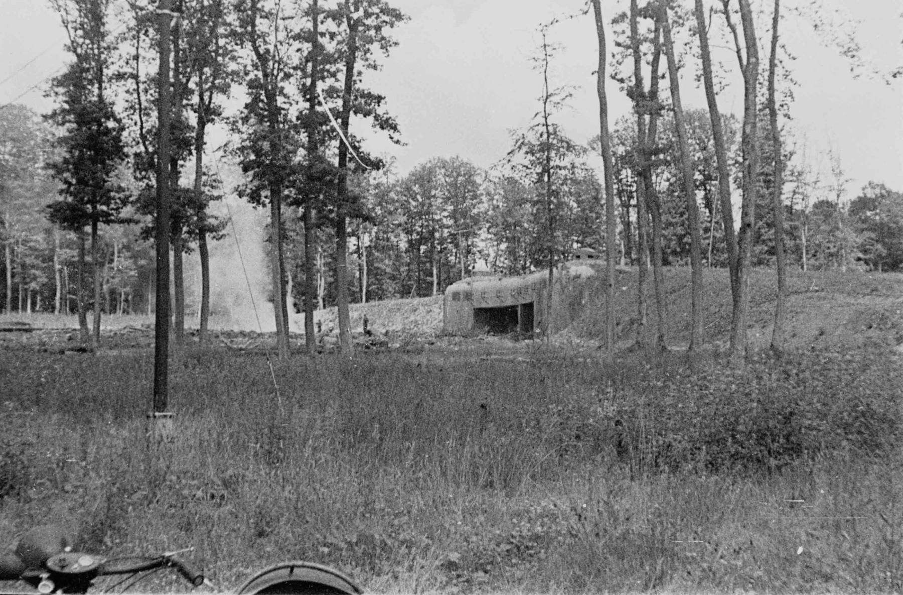Ligne Maginot - SCHOENENBOURG - (Ouvrage d'artillerie) - L'entrée munitions vue depuis la position de la batterie S5 - Albert Haas