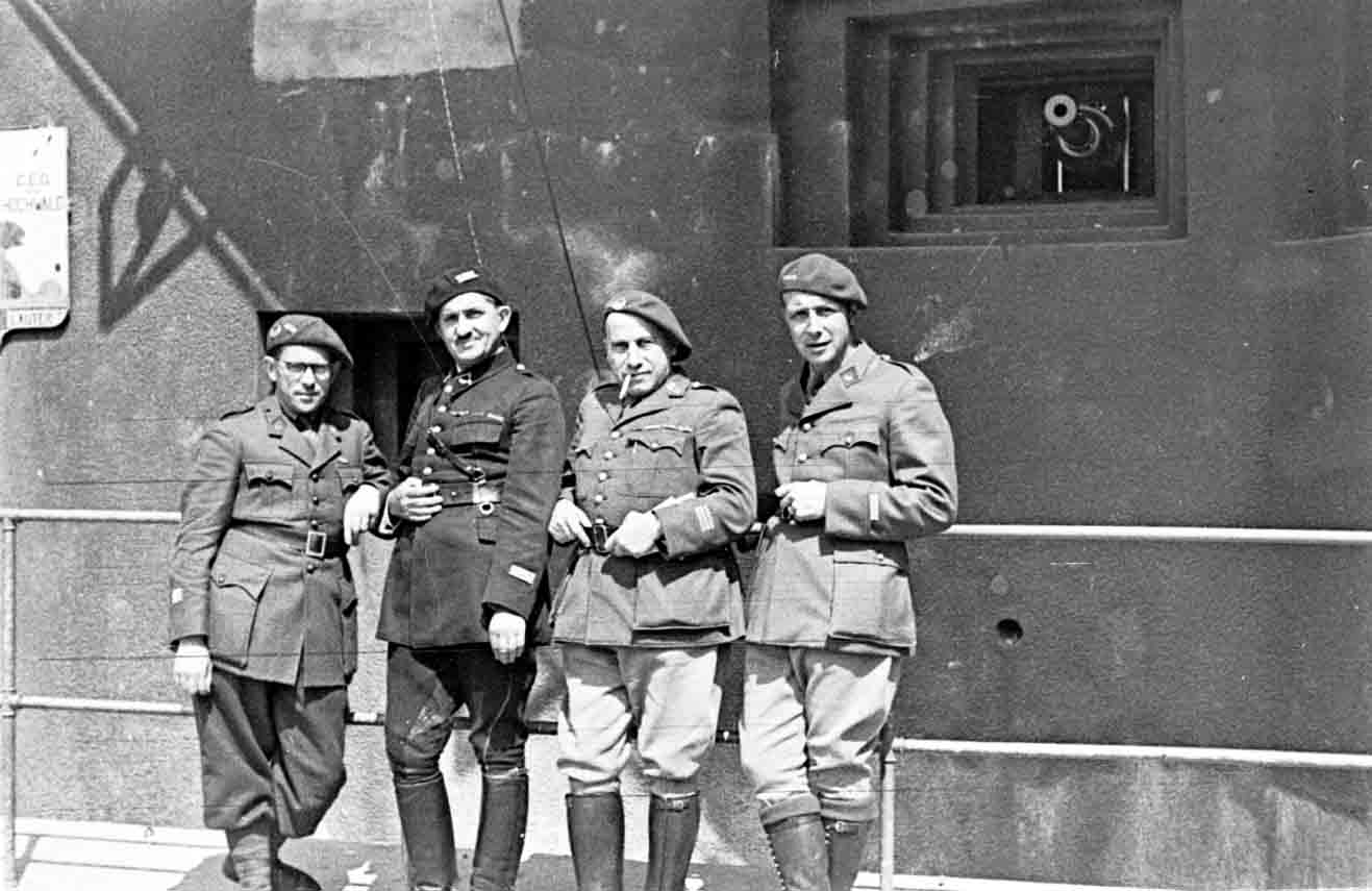 Ligne Maginot - HOCHWALD - (Ouvrage d'artillerie) - L'entrée munitions
Cne Nuninger, Cne Walter, Cne  ?, Lt Barthel