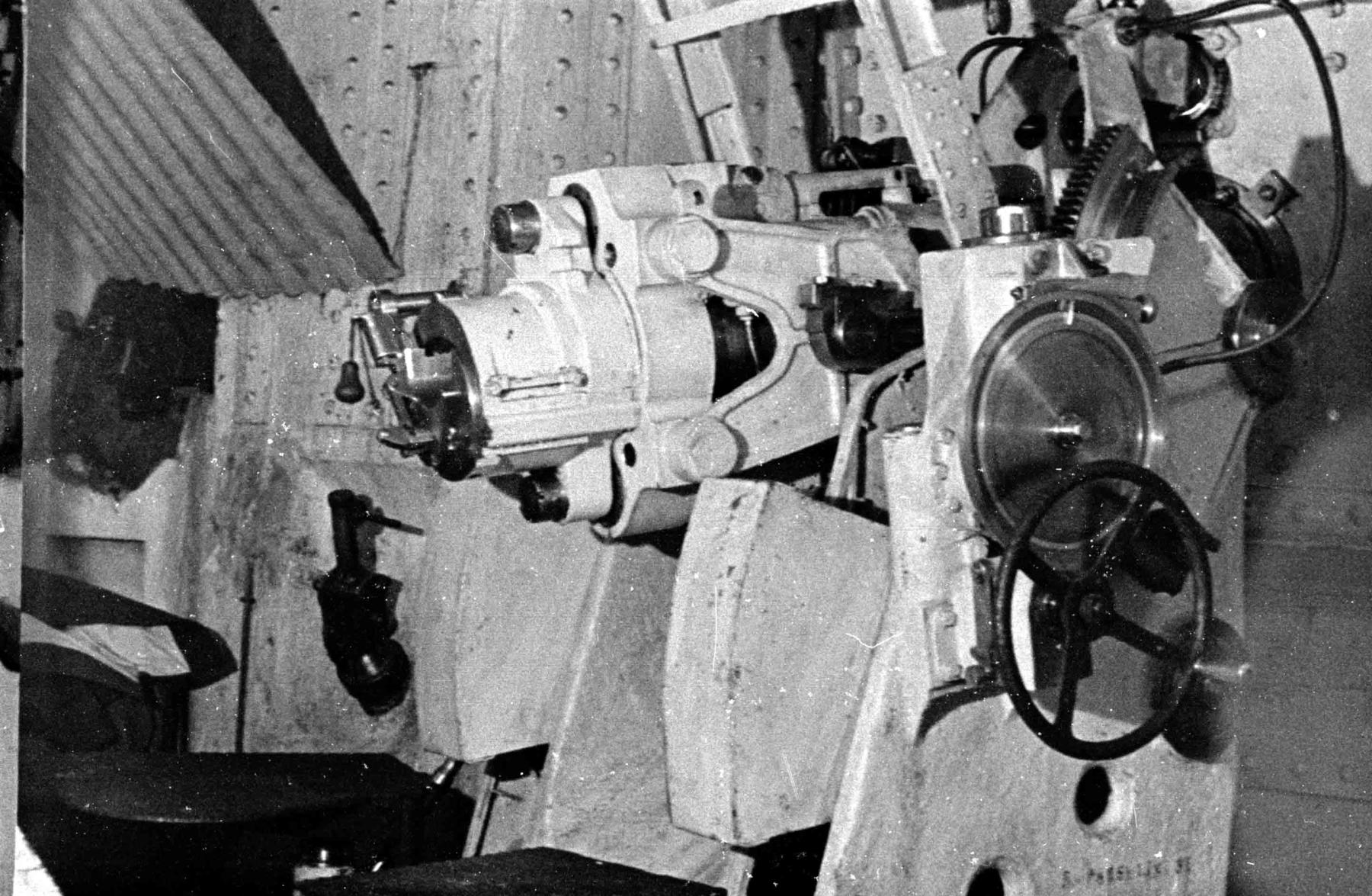 Ligne Maginot - HOCHWALD - (Ouvrage d'artillerie) - Bloc 3
Canon de 75 R 32 sous casemate 
(pièce de droite vu de l'intérieur vers l'extérieur) - Albert HAAS