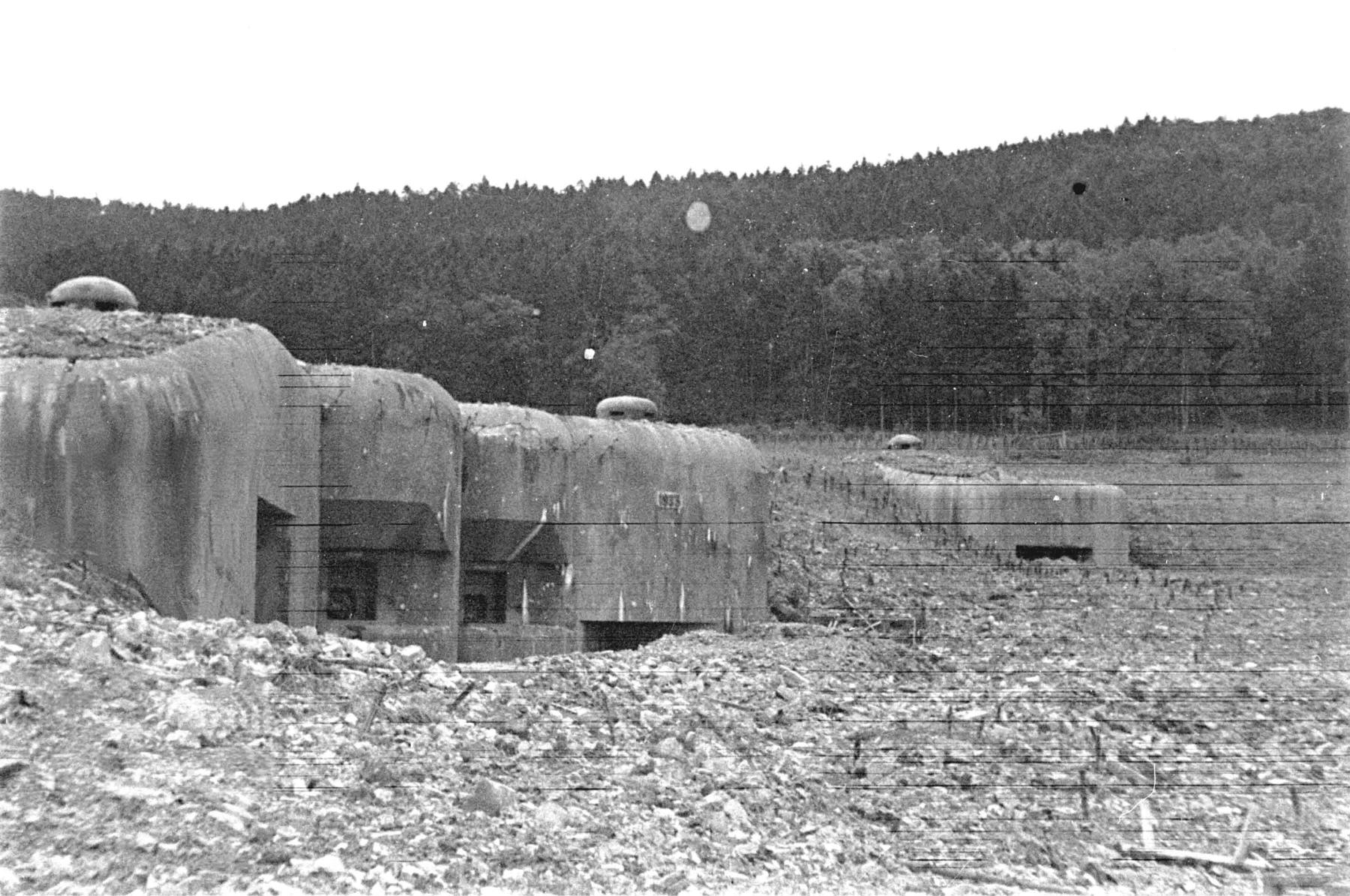 Ligne Maginot - HOCHWALD - (Ouvrage d'artillerie) - Bloc 12
Casemate d'artillerie
Canons de 75 modèle 29
Vue après les combats - Albert HAAS
